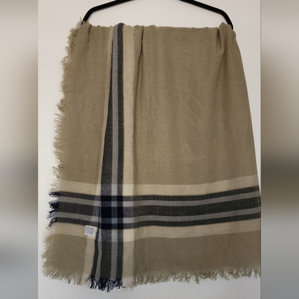 Vintage Desco 100% acrylic shawl